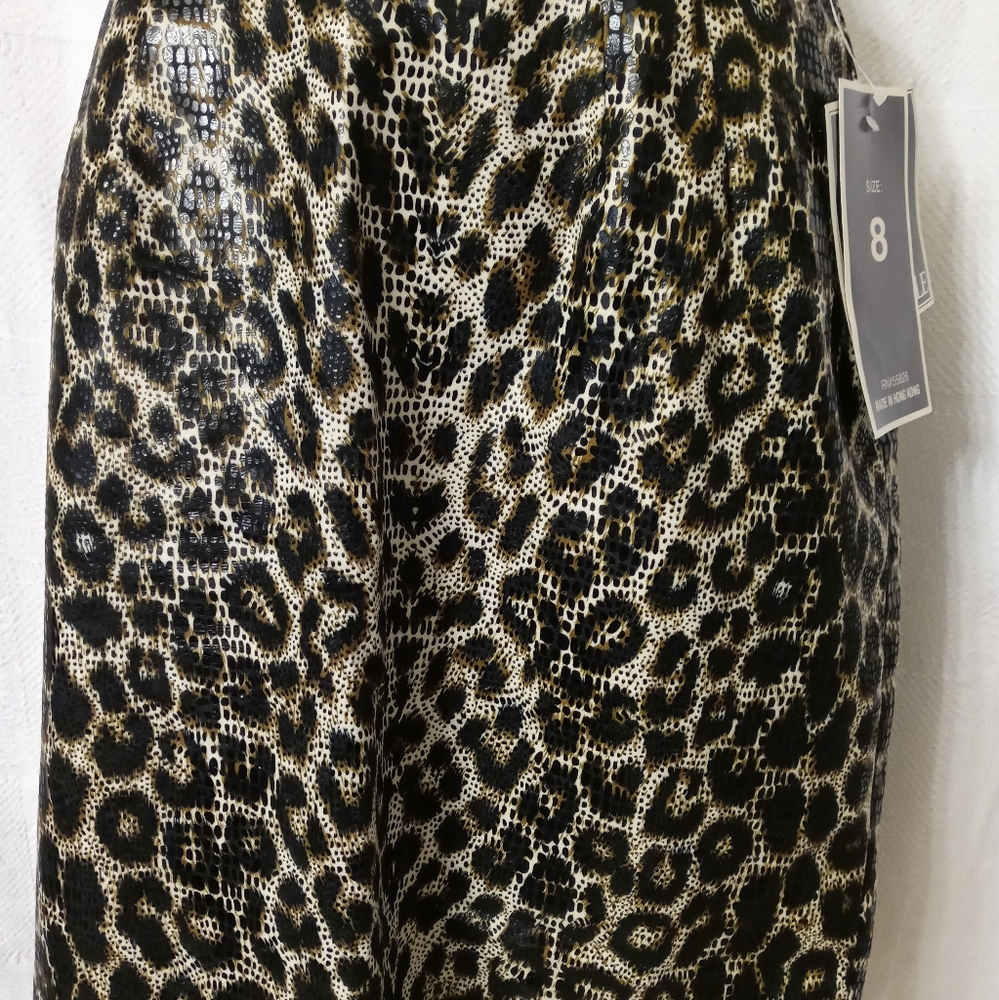 Ladies lepard skirt
